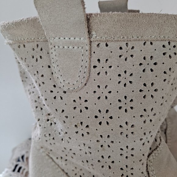 American Rag Giggi Tan Suede Western Style Low Boot Perforated Top Size 9.5 - Picture 5 of 10